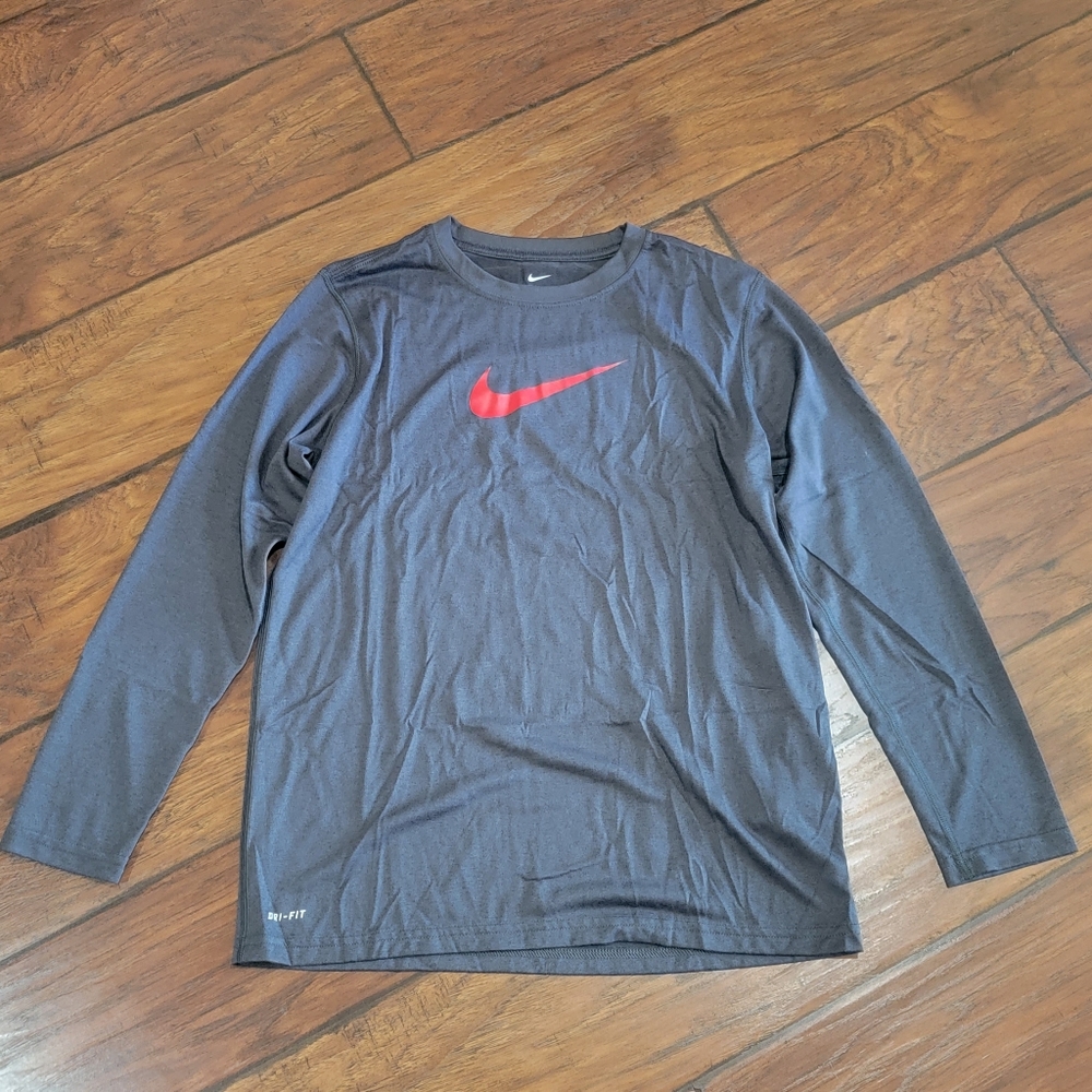 Nike top
